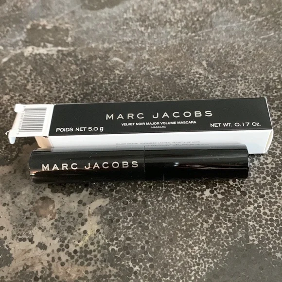 Marc Jacobs Beauty Velvet Noir Major Volume Mascara Noir #10 .17oz - Picture 8 of 8